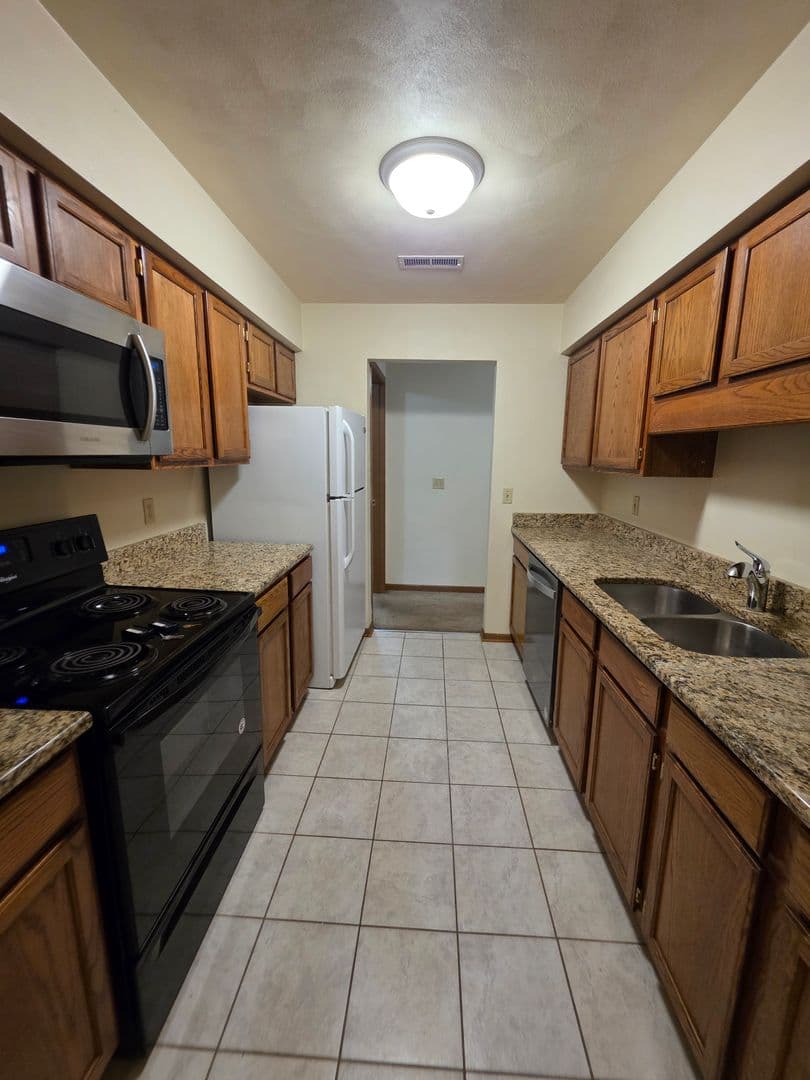 Rockford Apartment: 6297 Garrett Lane