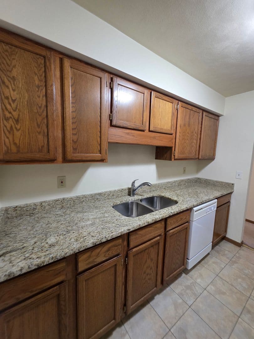 Rockford Apartment: 6297 Garrett Lane
