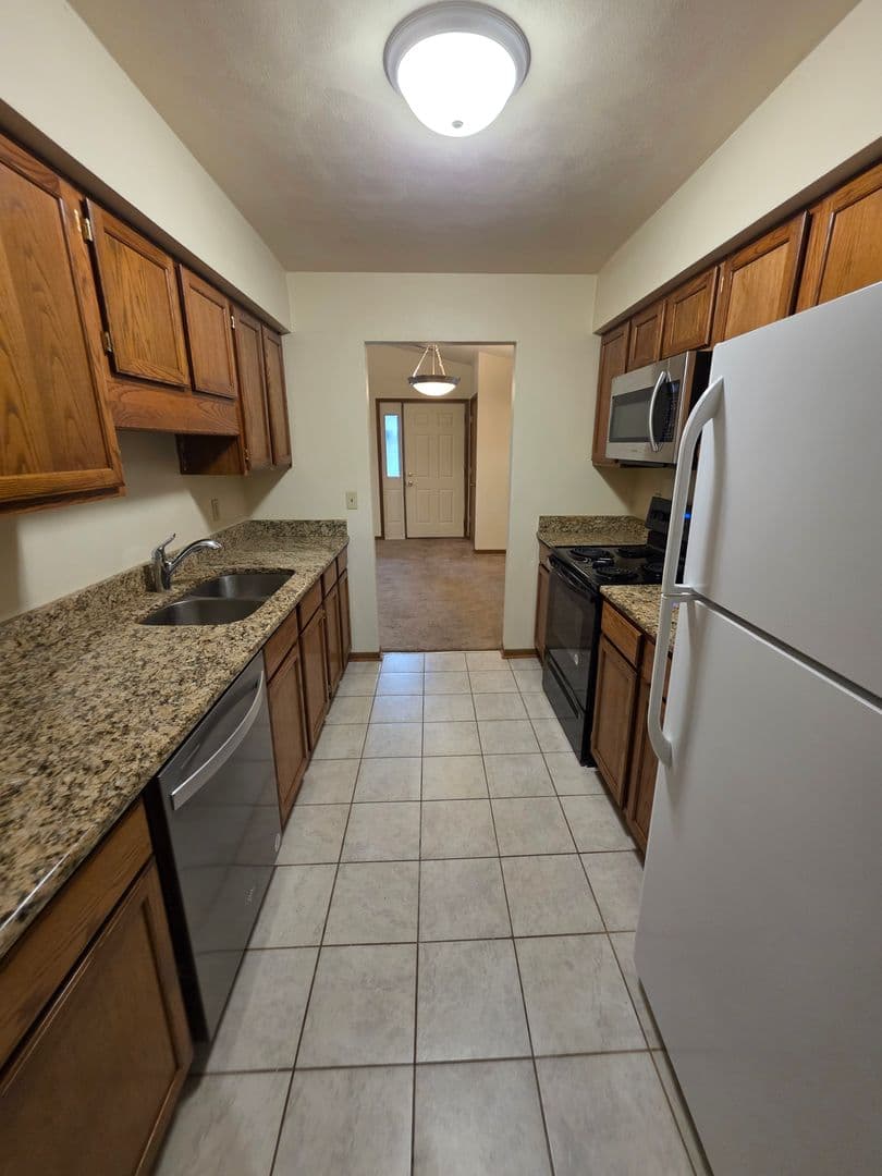 Rockford Apartment: 6297 Garrett Lane