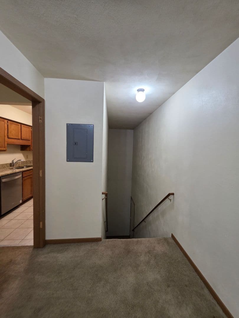 Rockford Apartment: 6297 Garrett Lane