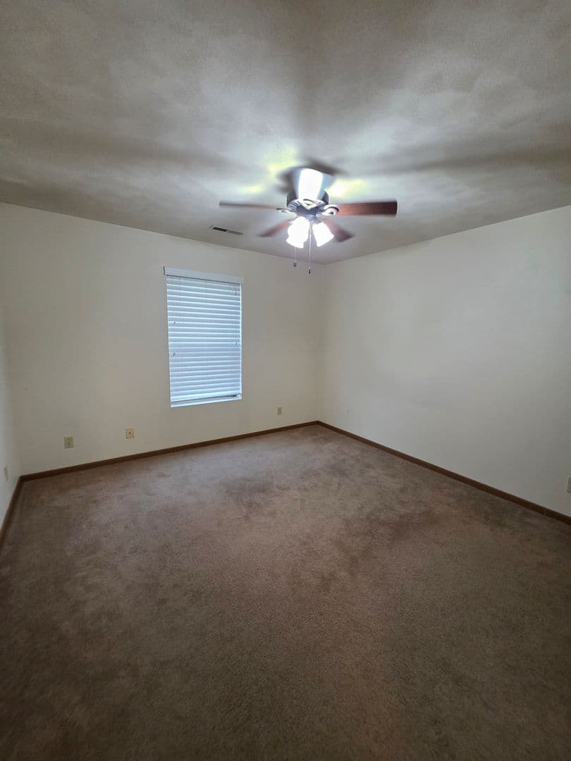 Rockford Apartment: 6297 Garrett Lane