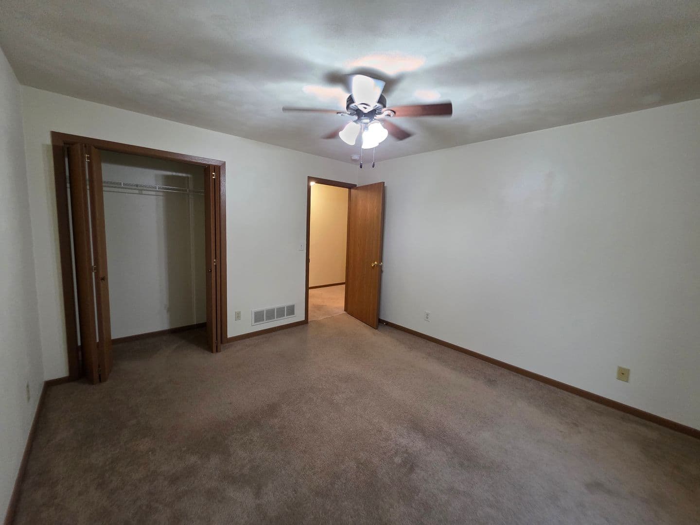 Rockford Apartment: 6297 Garrett Lane