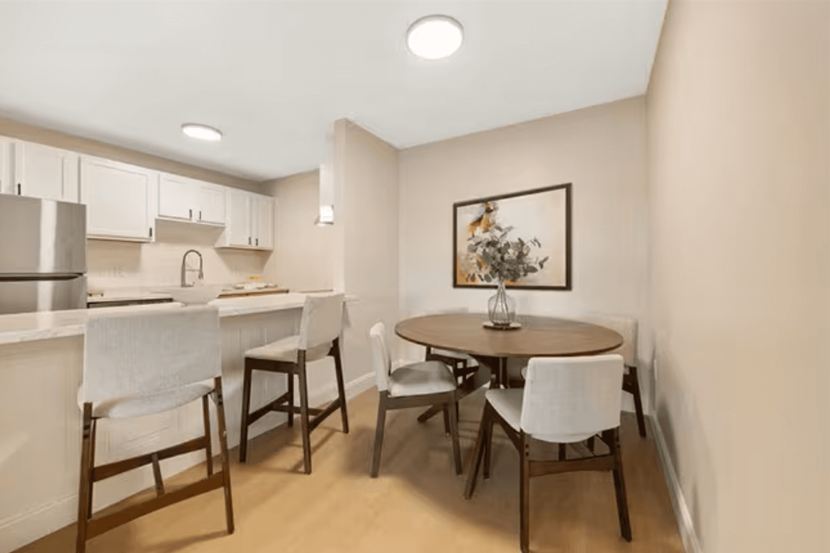 Liverpool Apartment: 4320 Arlington Cir