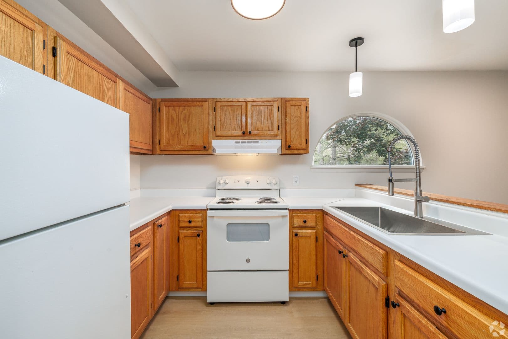 Fulton Apartment: 2 Meadowbrook Circle