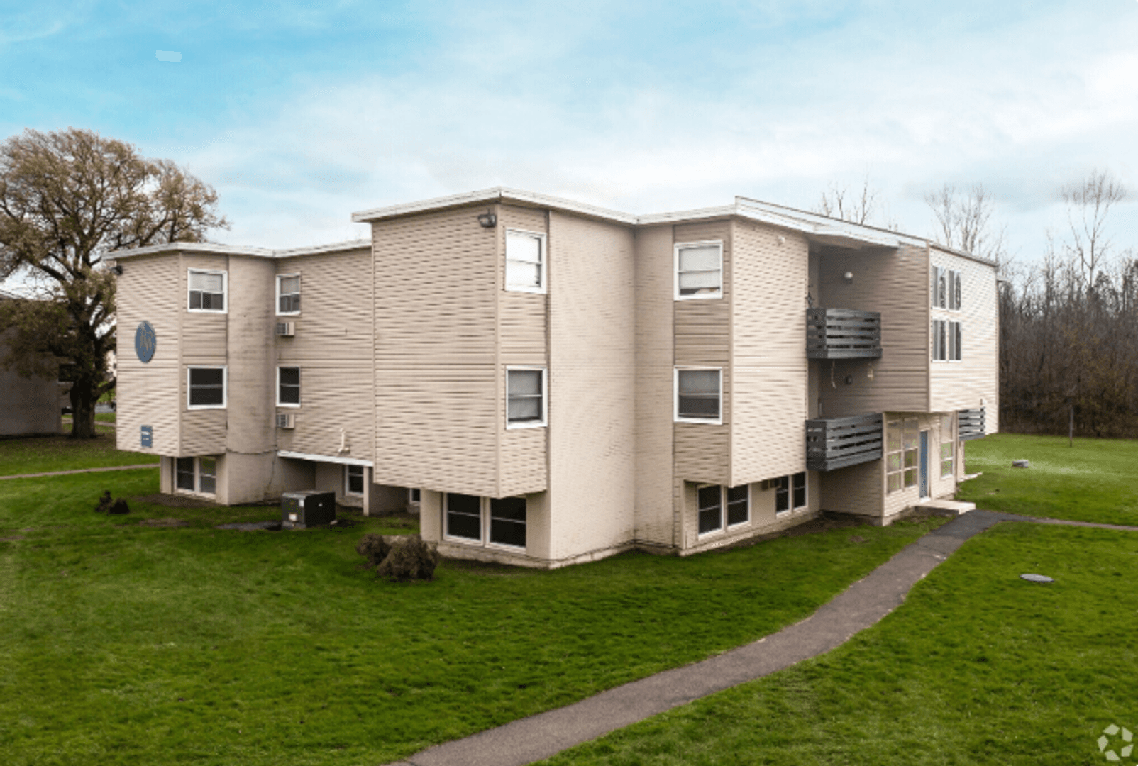 Liverpool Apartment: 4320 Arlington Cir