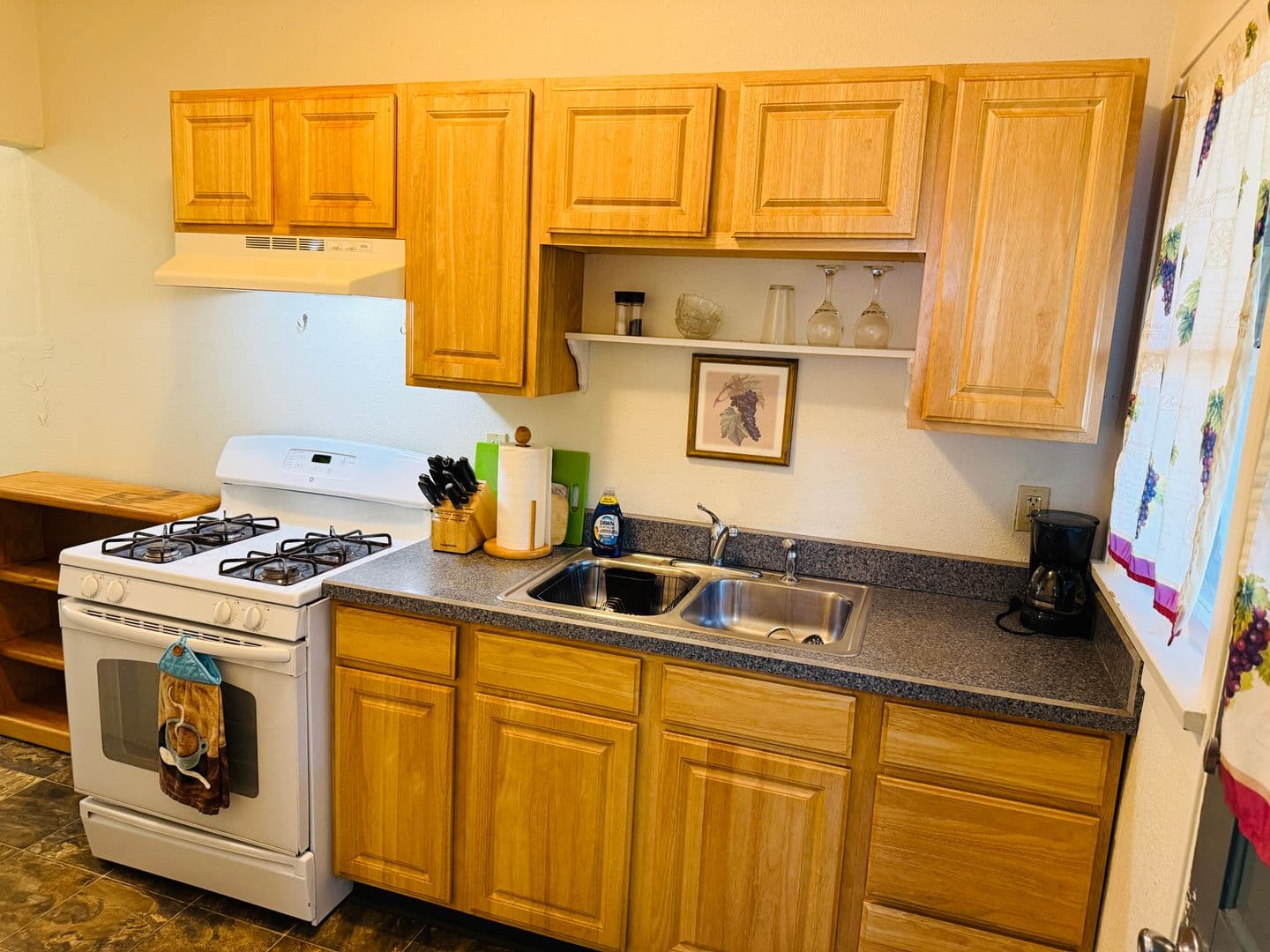 Billings Apartment: 3404 2nd Ave. N. #6