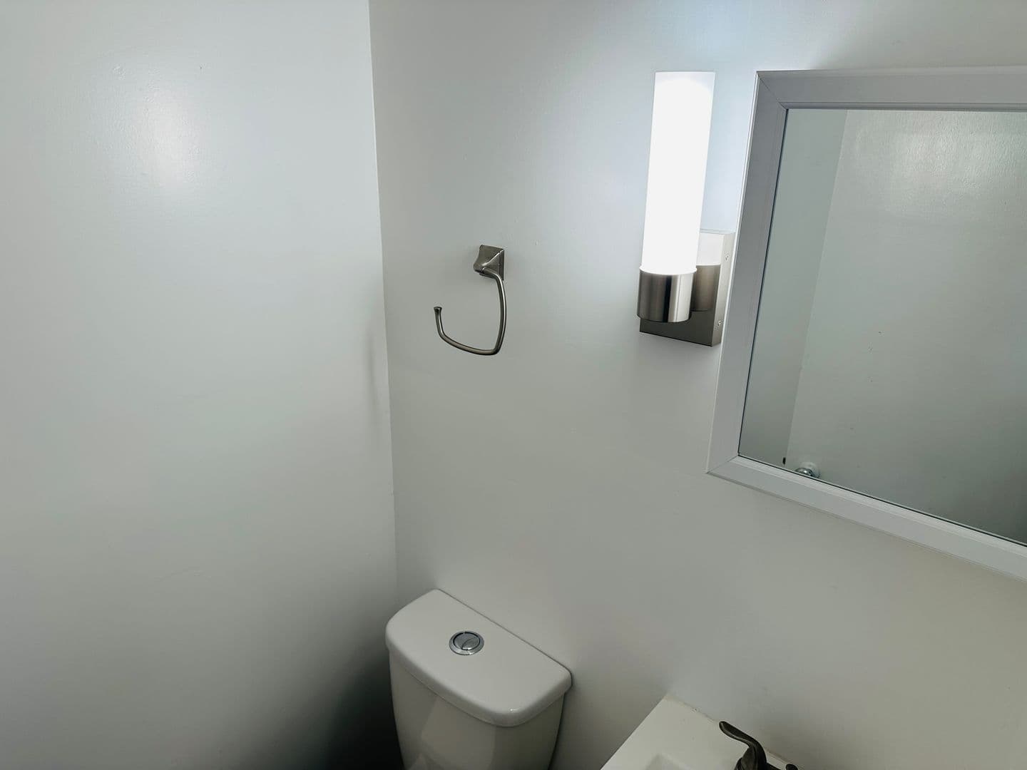 Laurel Apartment: 711 E. Main St. #5