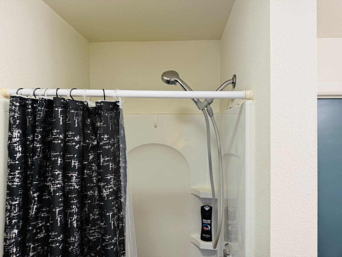 Billings Apartment: 3404 2nd Ave. N. #6