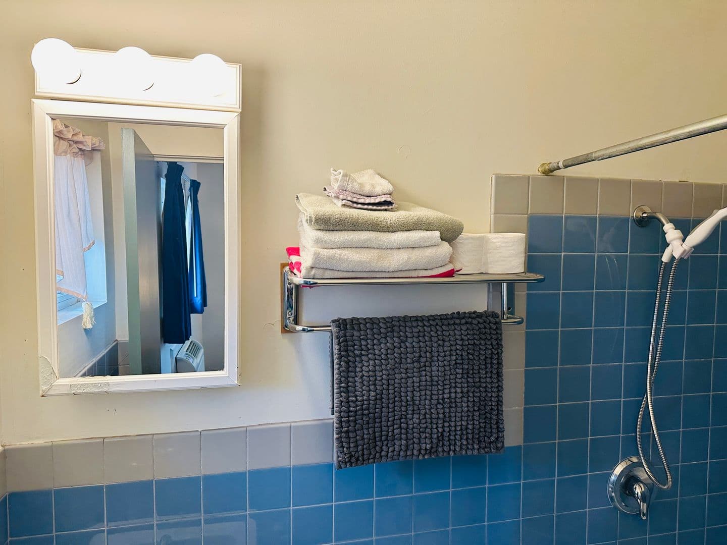 Billings Apartment: 3404 2nd Ave. N. #26