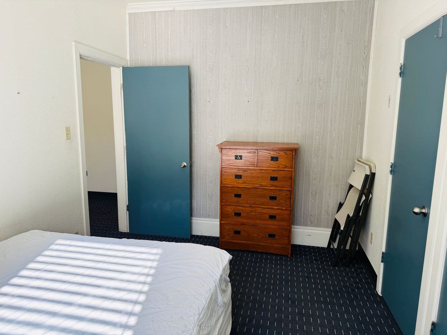 Billings Apartment: 3404 2nd Ave. N. #6