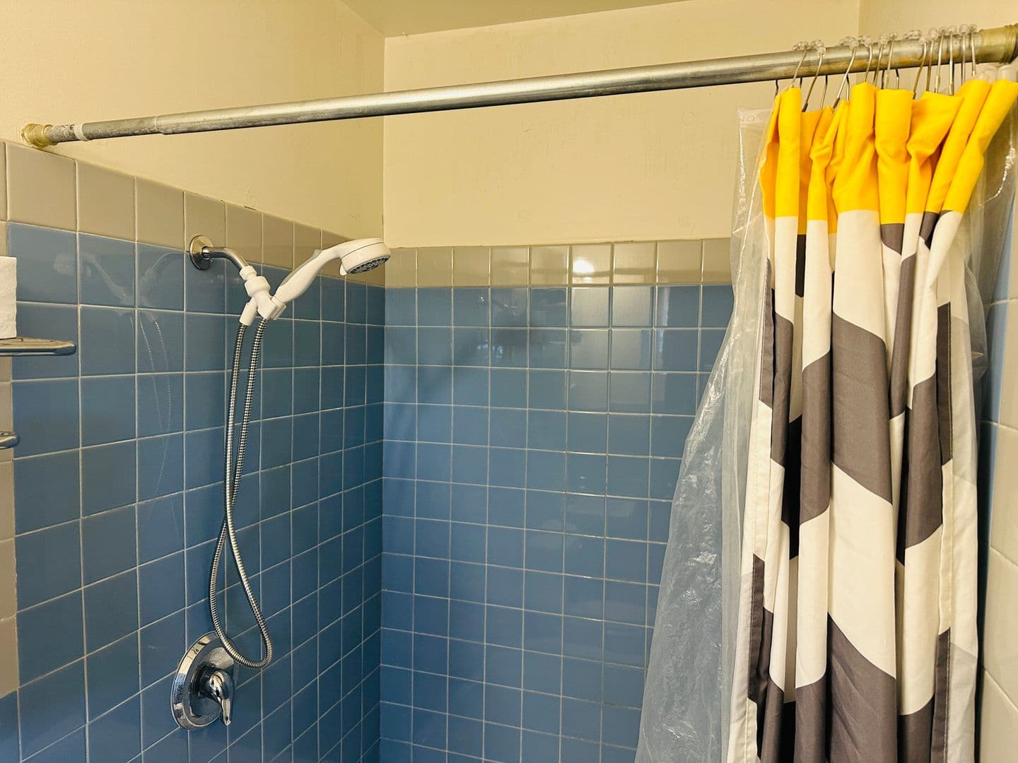 Billings Apartment: 3404 2nd Ave. N. #26