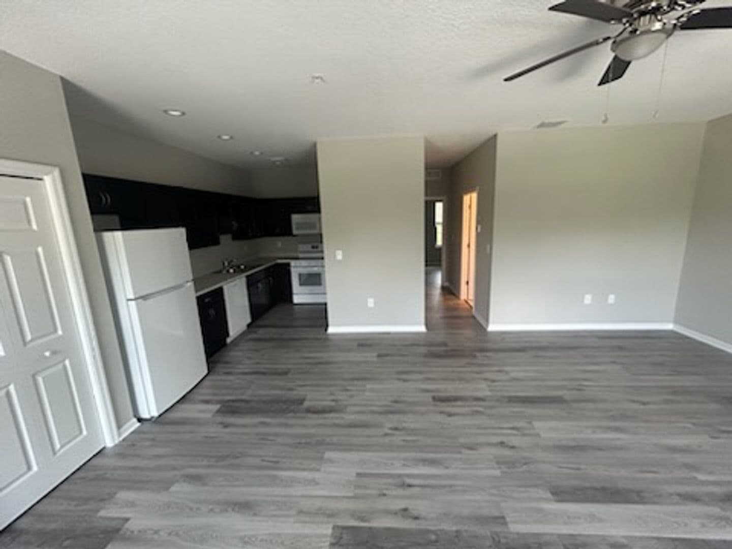 Spring Hill Apartment: 7960 Pinehurst Drive