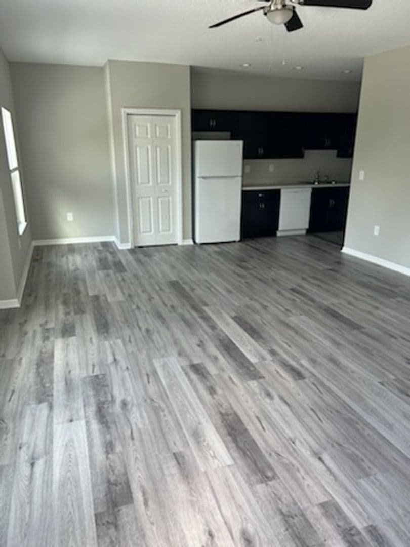 Spring Hill Apartment: 7960 Pinehurst Drive