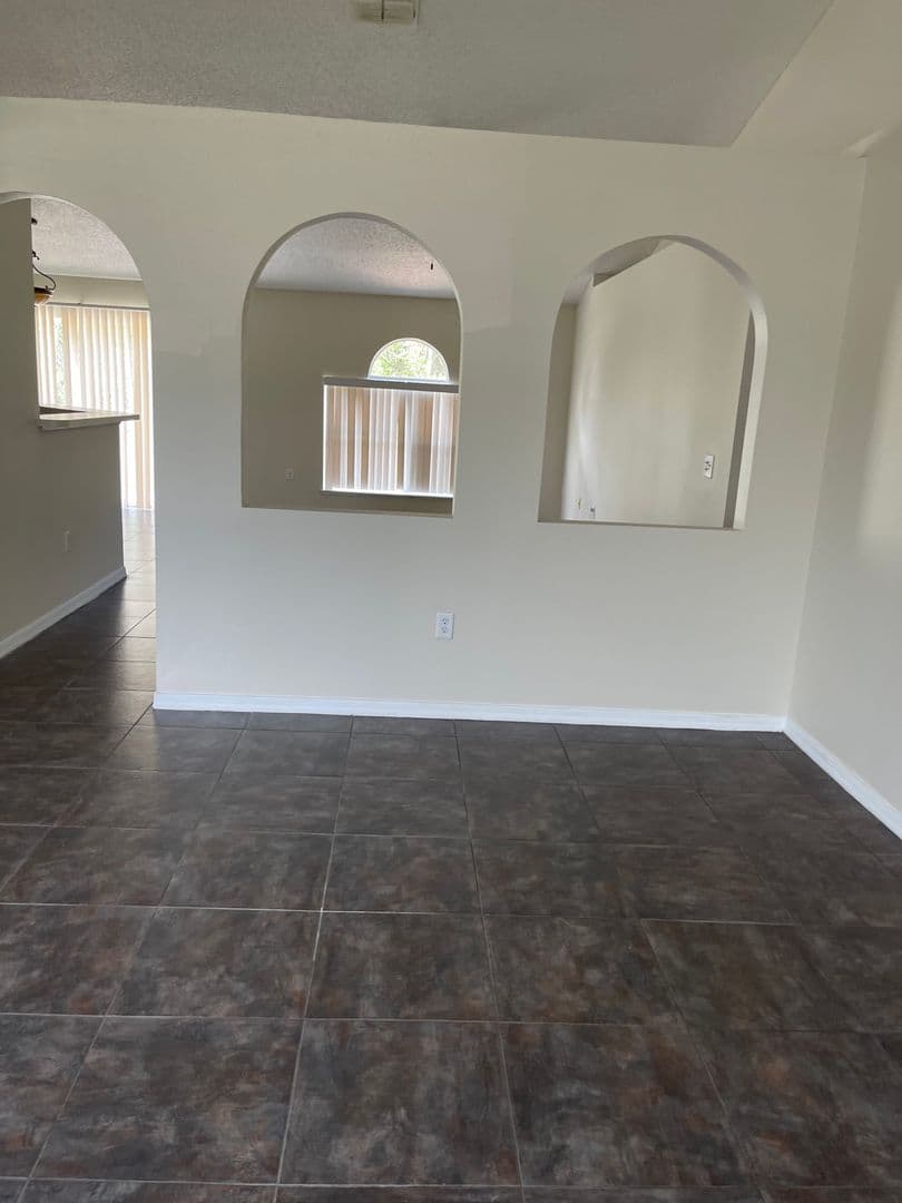 Spring Hill House: 1412 Hathaway Avenue
