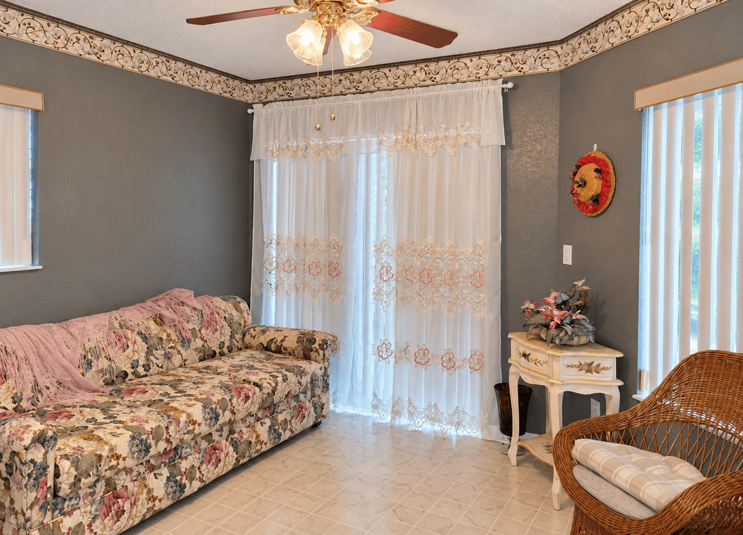 Spring hill House: 3026 Lackland Ave