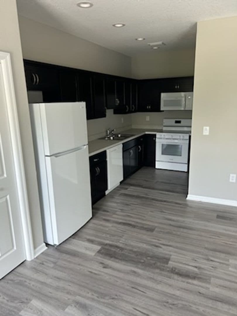 Spring Hill Apartment: 7960 Pinehurst Drive