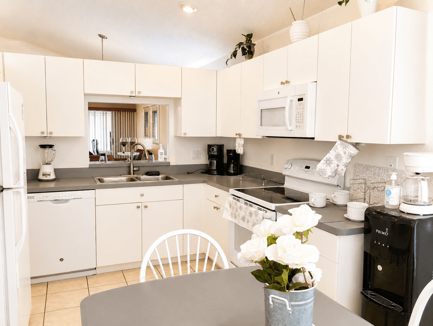 Hudson House: 14144 Whitecap Ave