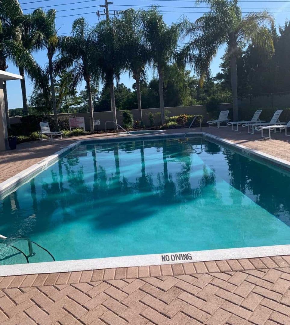Hudson House: 14144 Whitecap Ave