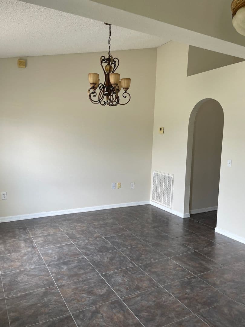 Spring Hill House: 1412 Hathaway Avenue
