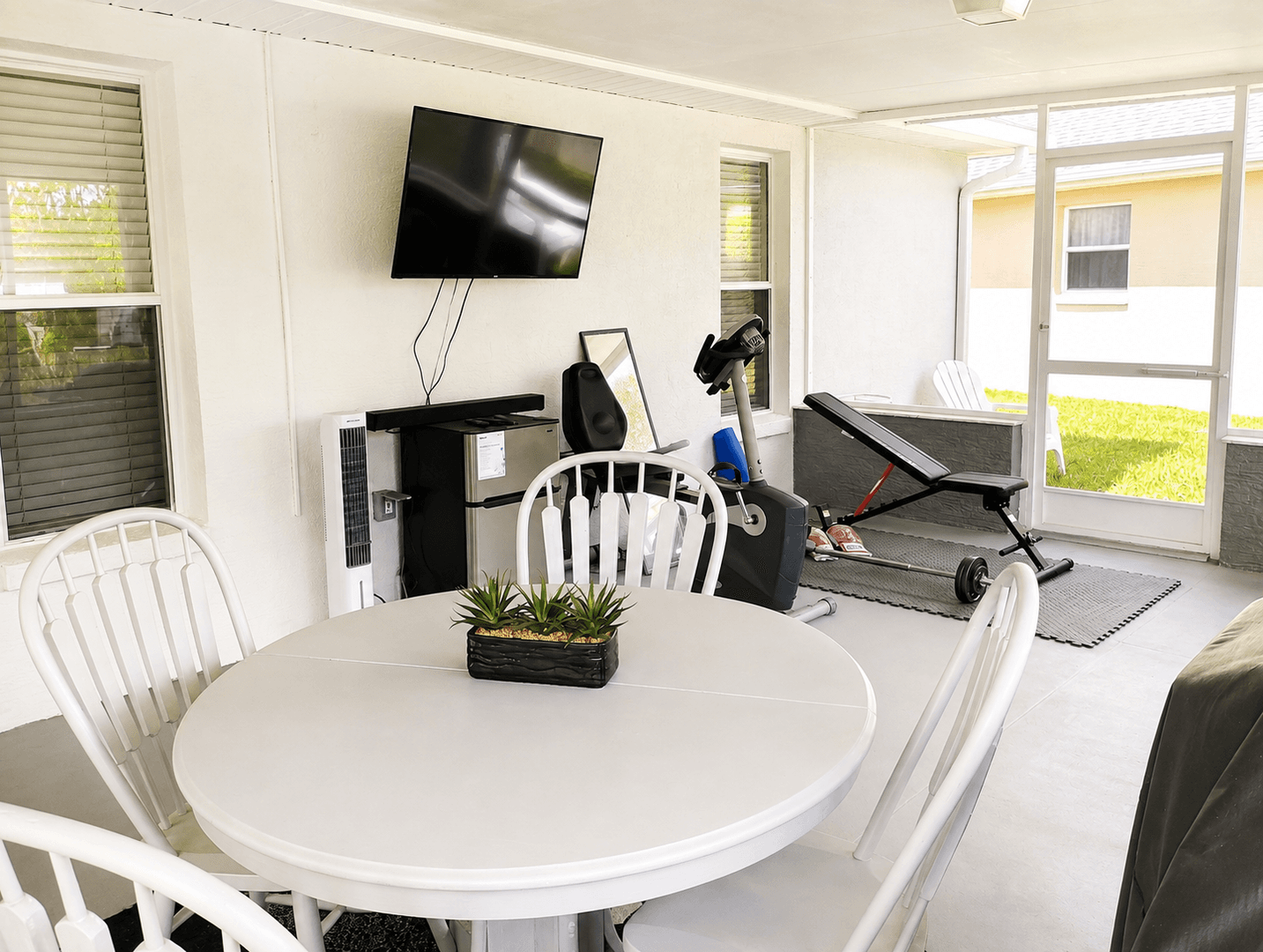 Hudson House: 14144 Whitecap Ave