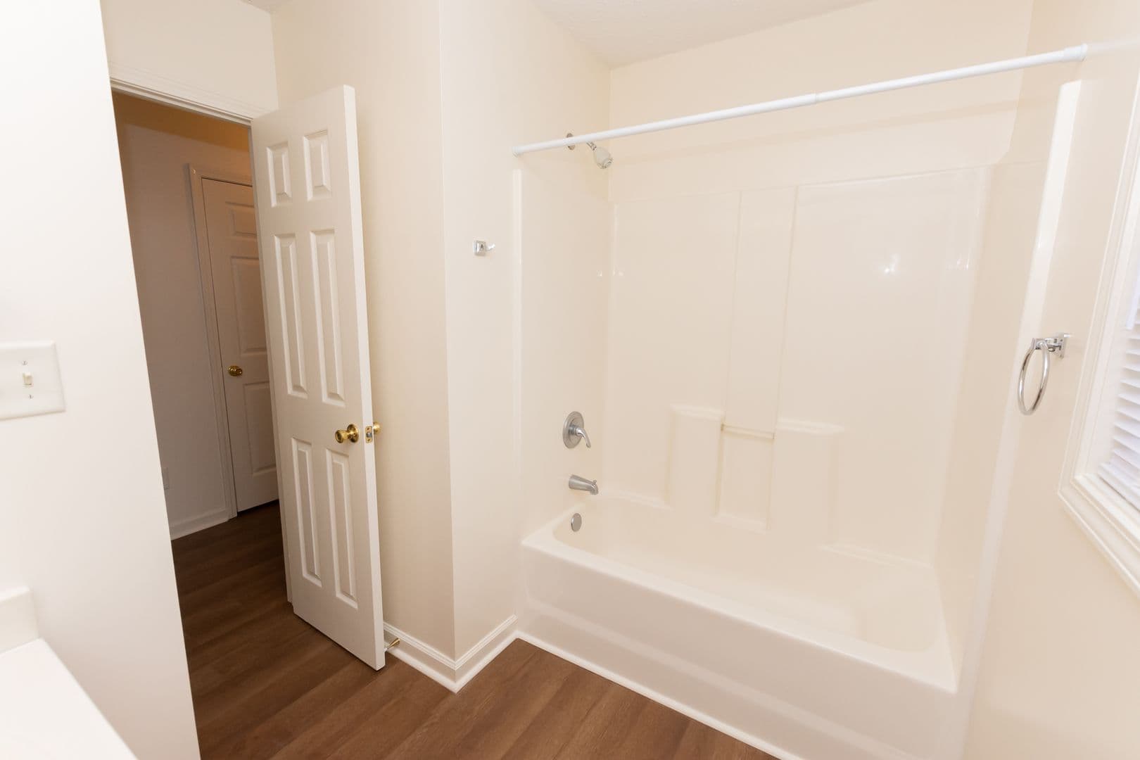 Jacksonville Apartment: 241 Lakewood Drive
