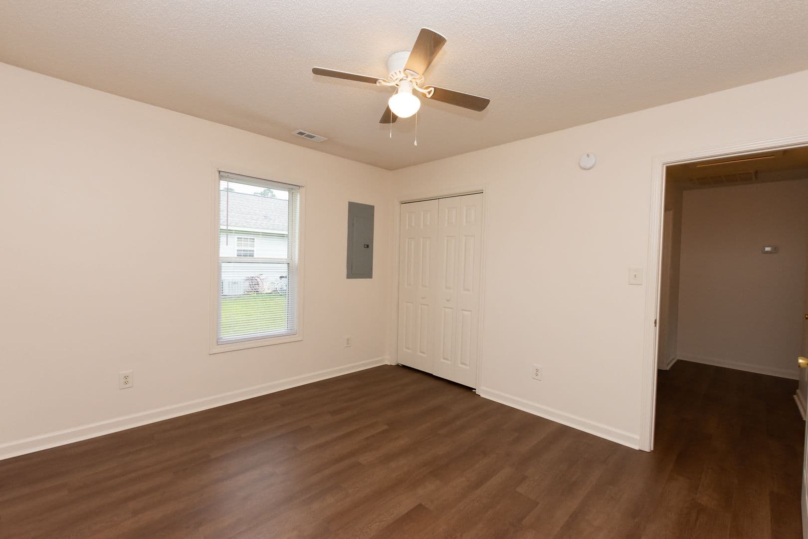 Jacksonville Apartment: 241 Lakewood Drive