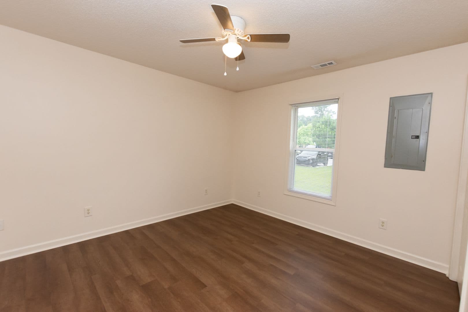 Jacksonville Apartment: 241 Lakewood Drive