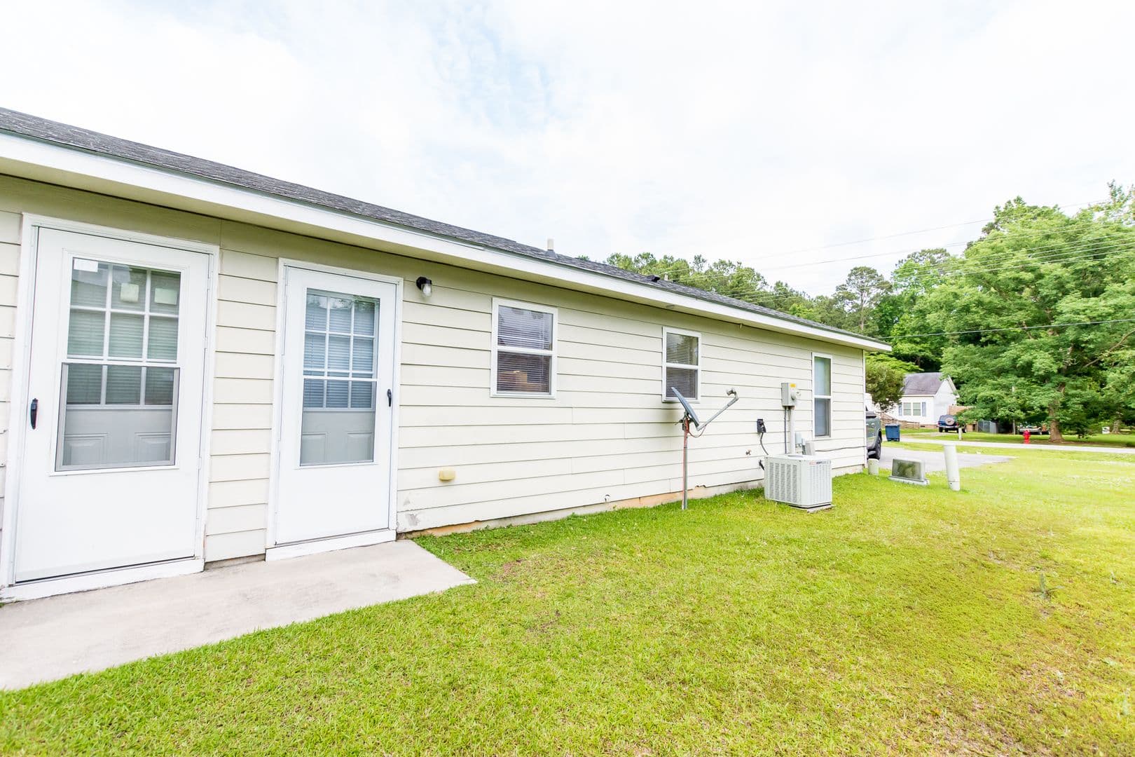 Jacksonville Apartment: 241 Lakewood Drive