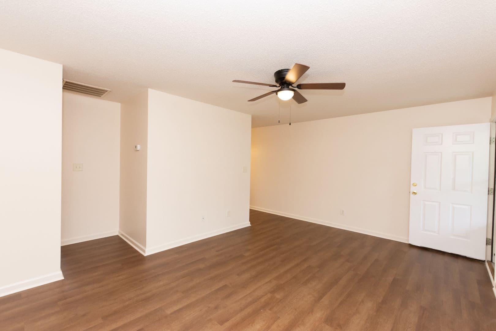 Jacksonville Apartment: 241 Lakewood Drive