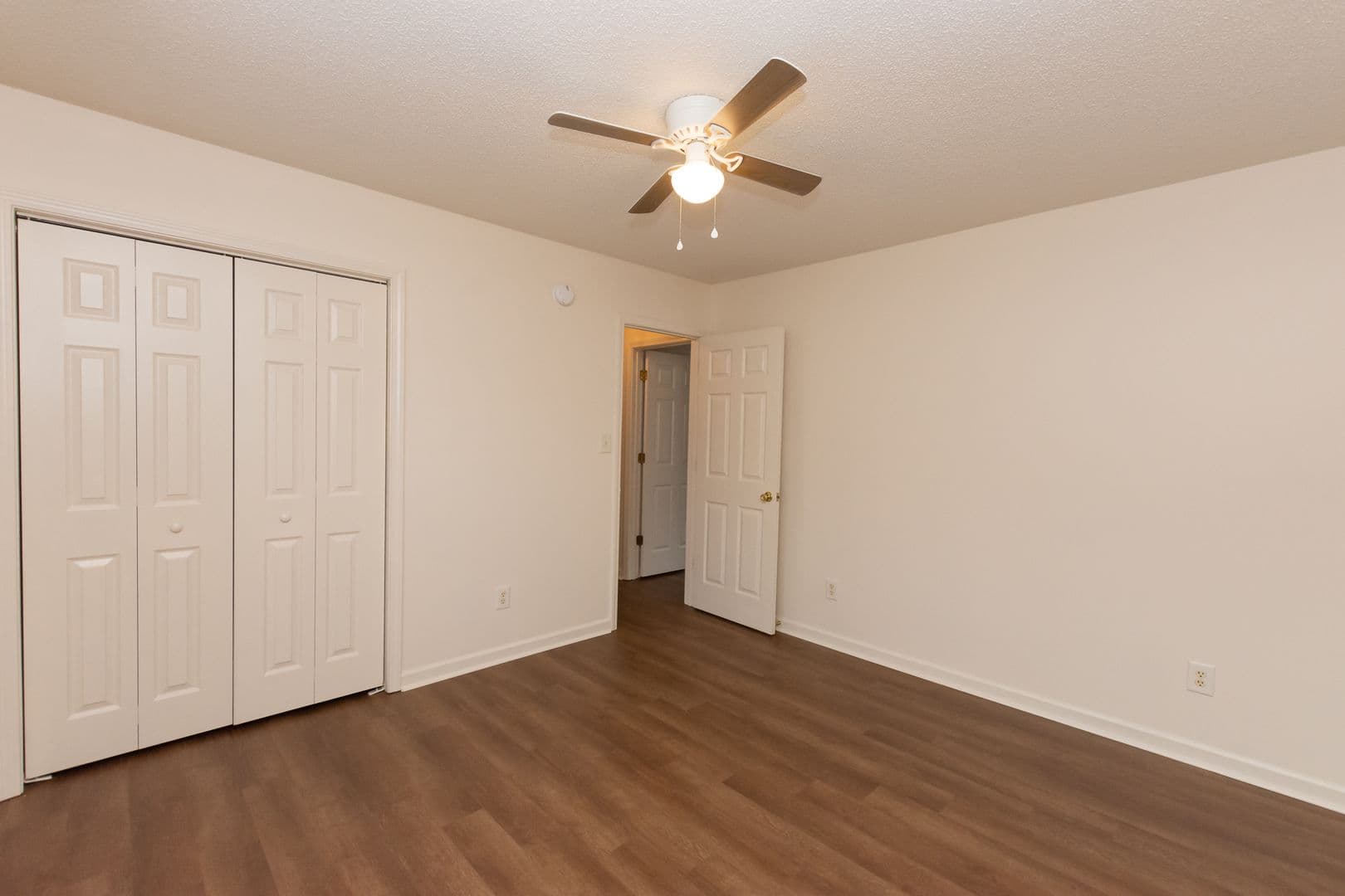 Jacksonville Apartment: 241 Lakewood Drive