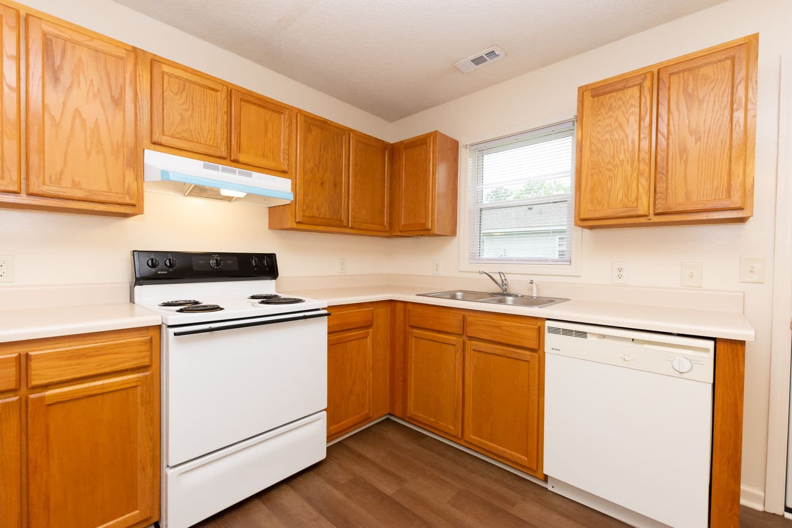 Jacksonville Apartment: 241 Lakewood Drive