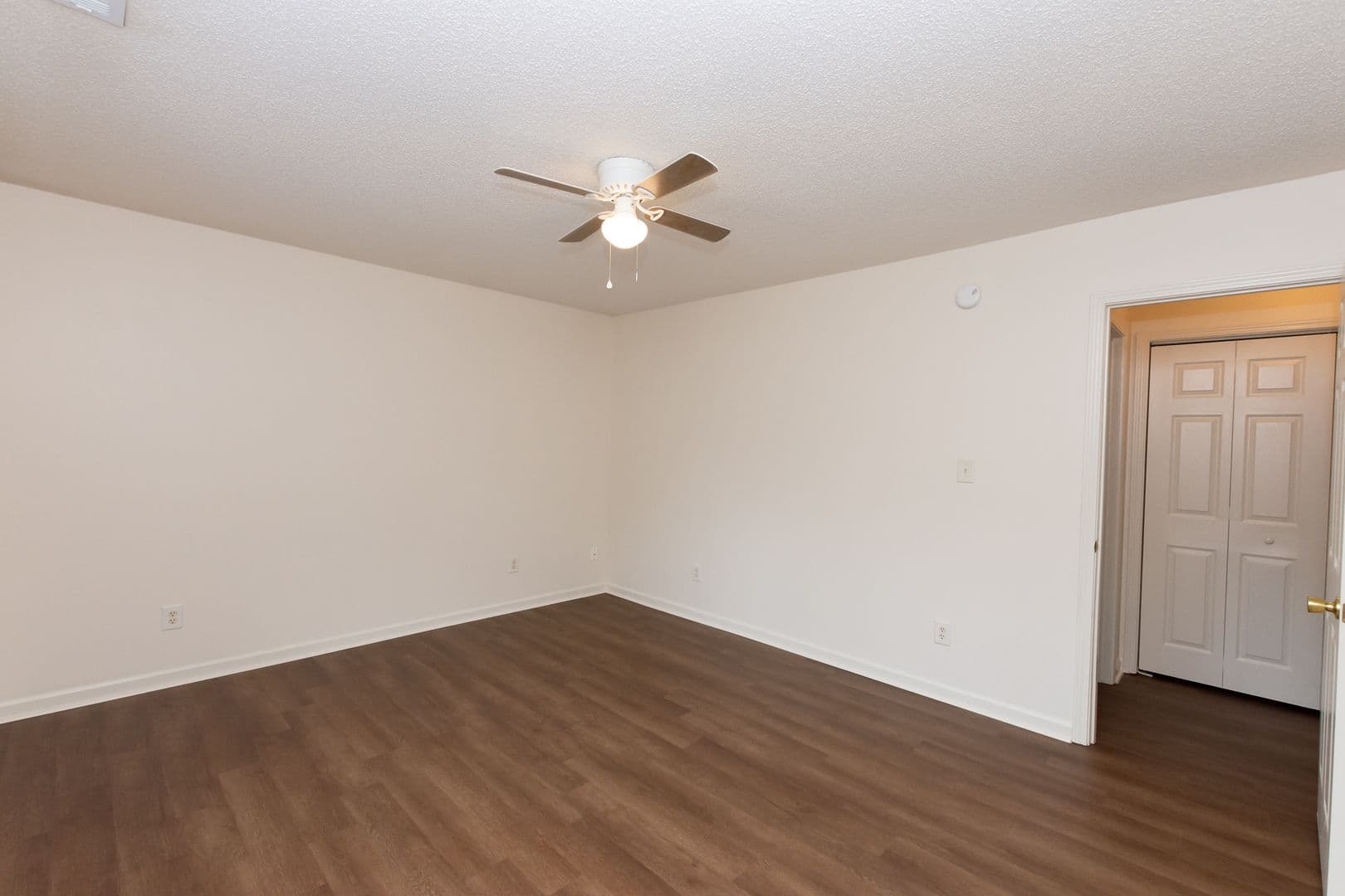 Jacksonville Apartment: 241 Lakewood Drive