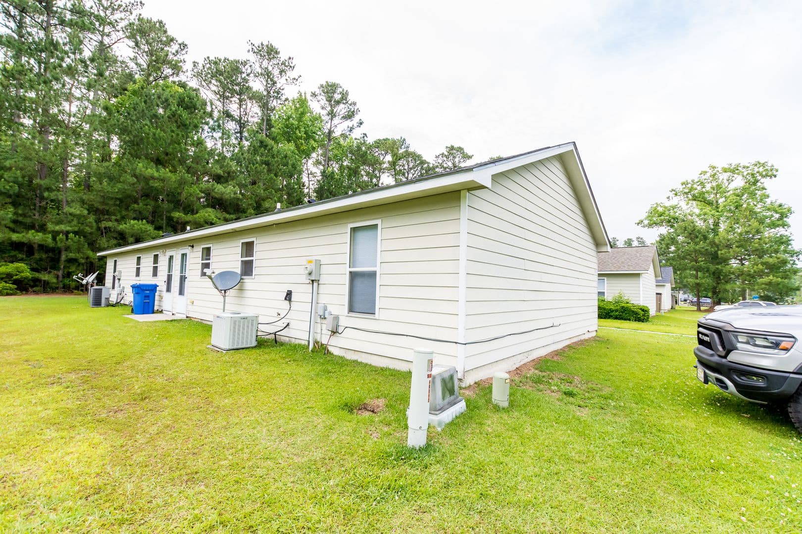Jacksonville Apartment: 241 Lakewood Drive