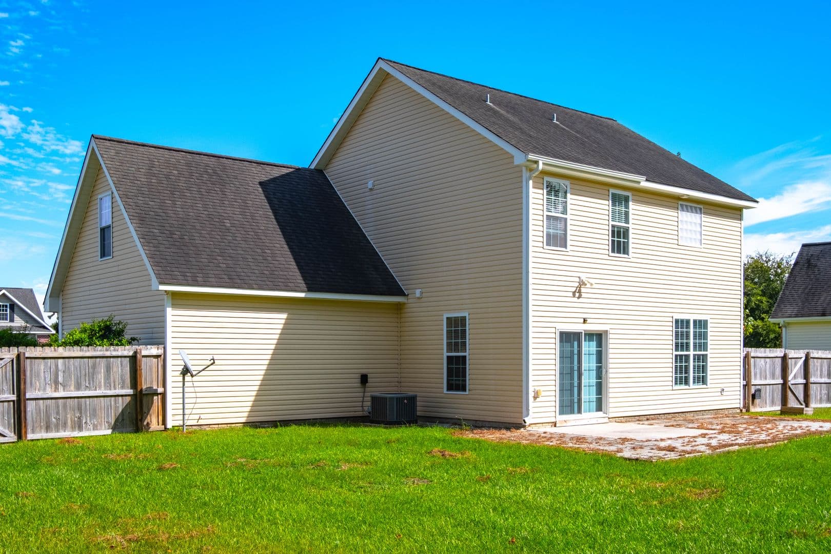 Jacksonville House: 222 Diamond Court