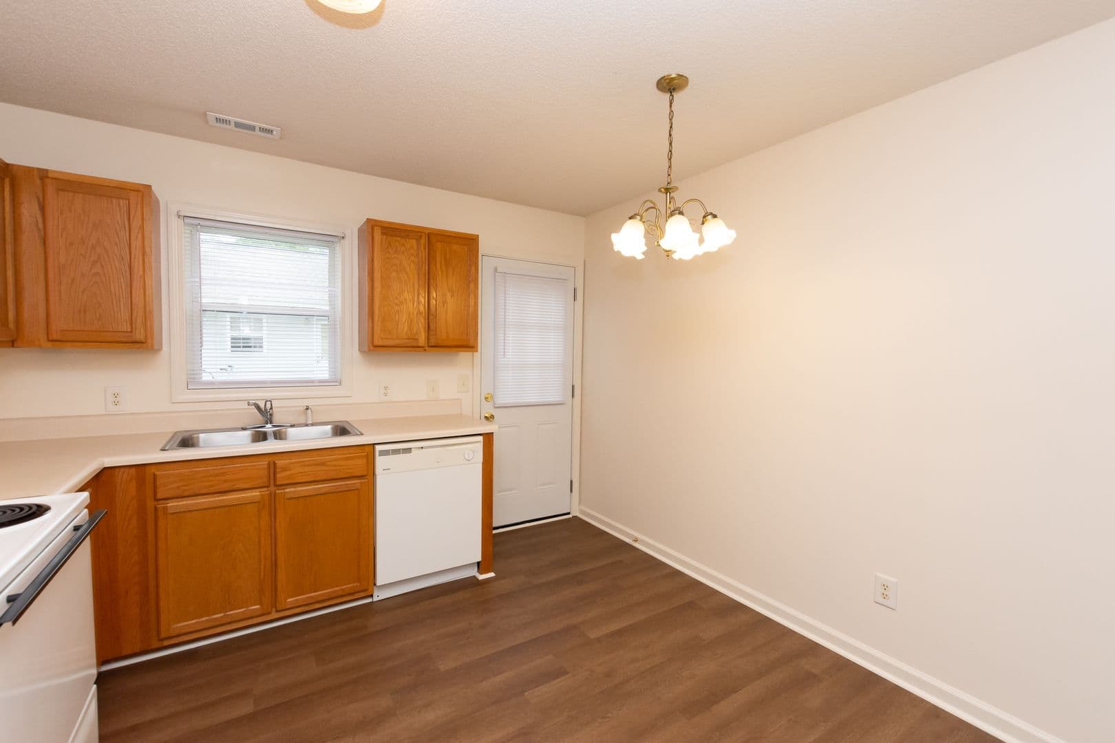 Jacksonville Apartment: 241 Lakewood Drive