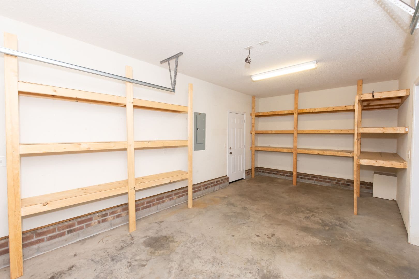 Maysville House: 116 Croaker Ln