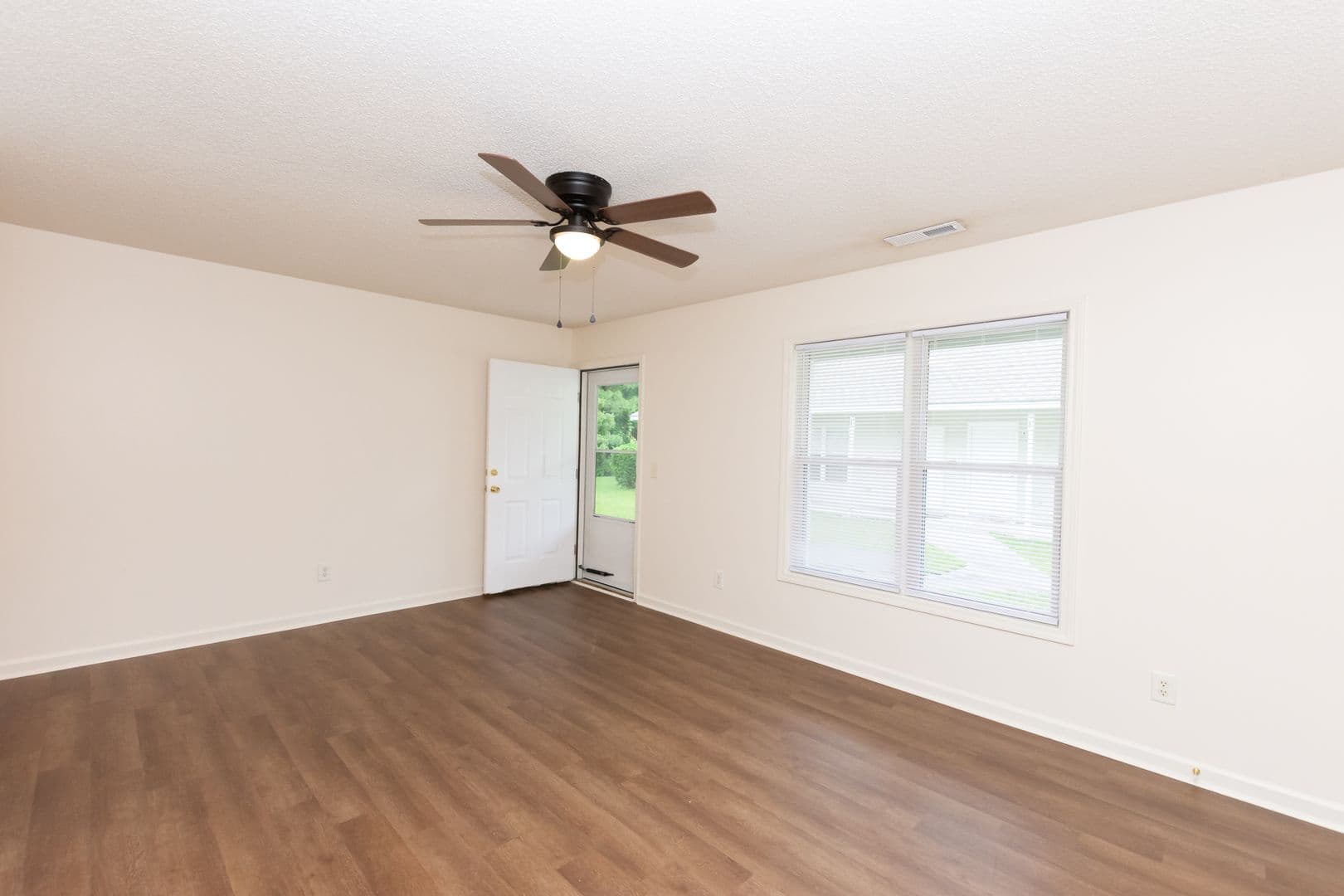 Jacksonville Apartment: 241 Lakewood Drive