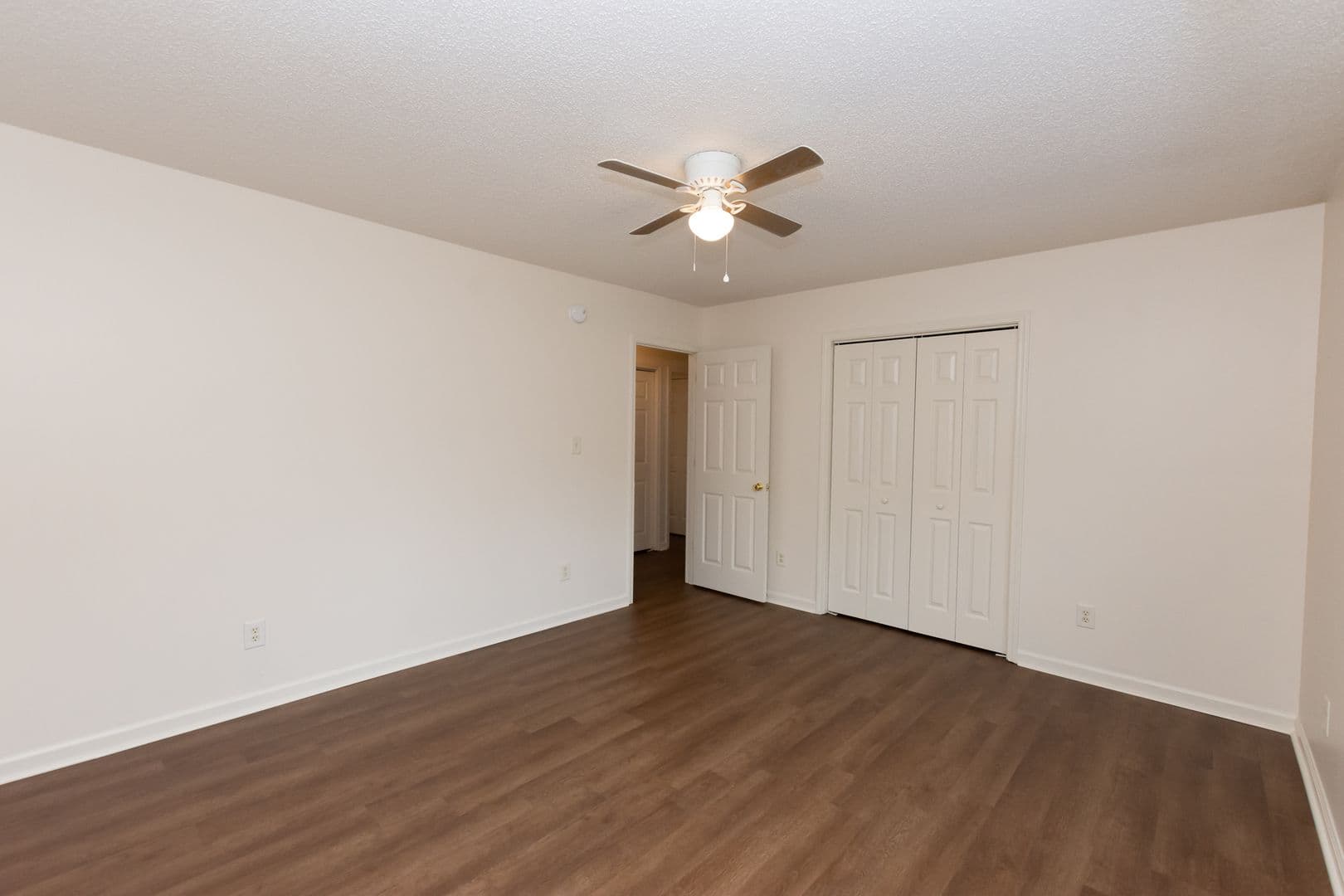 Jacksonville Apartment: 241 Lakewood Drive