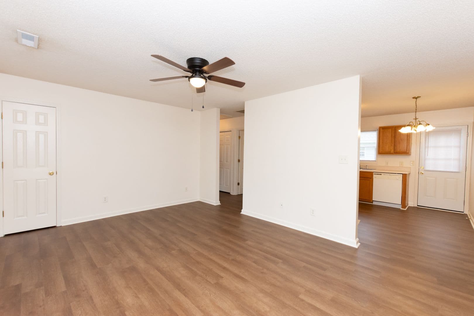 Jacksonville Apartment: 241 Lakewood Drive