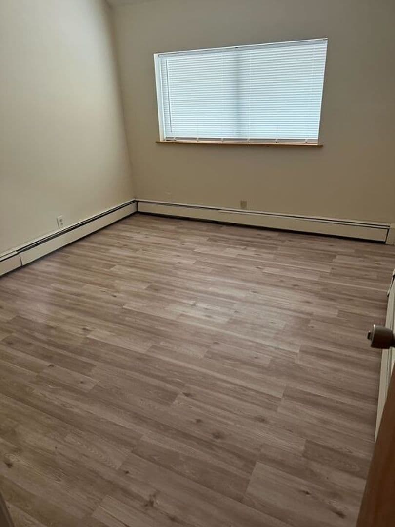 Rutland Apartment: 1000 US Route 4 East, Apt 105