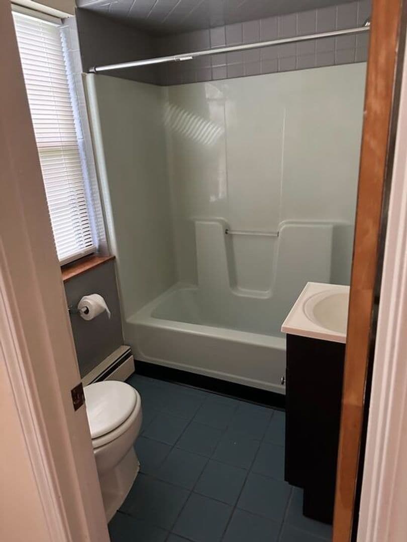 Rutland Apartment: 1000 US Route 4 East, Apt 105