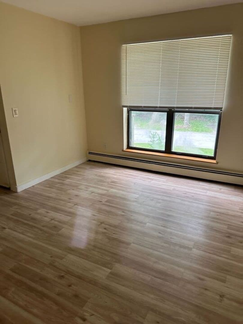Rutland Apartment: 1000 US Route 4 East, Apt 105