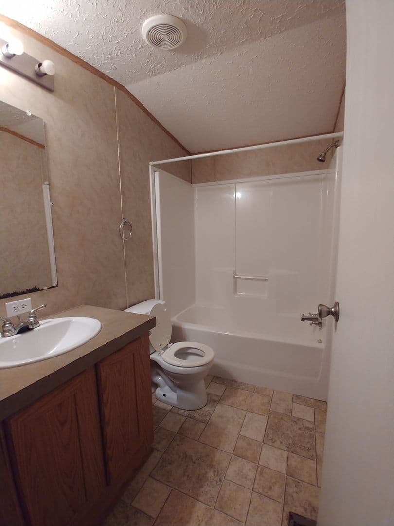 Siler City Apartment: Hampton Village