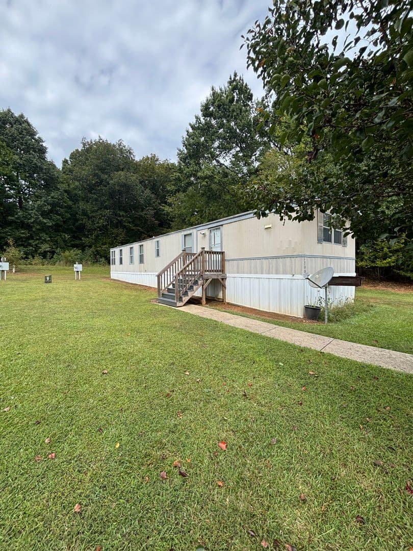 Siler City Apartment: Hampton Village