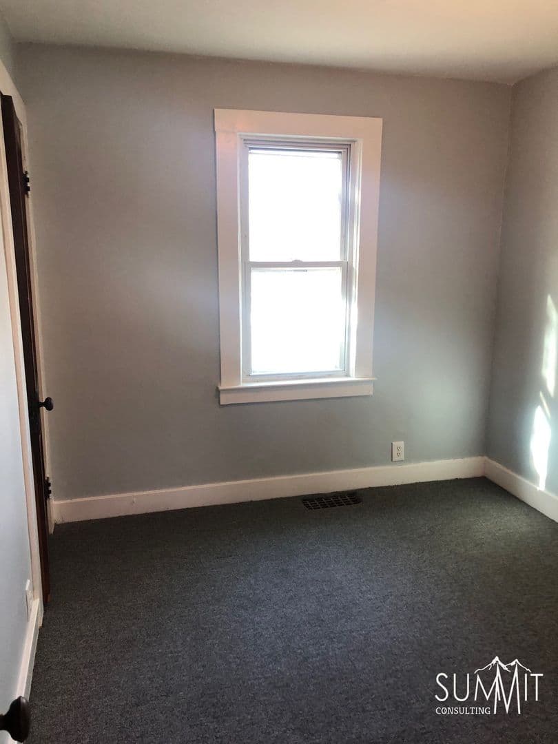 Centerline House: 6712 Braun *