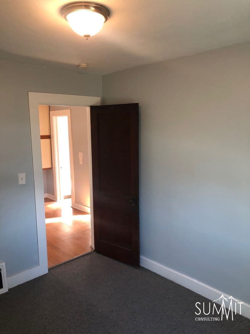 Centerline House: 6712 Braun *