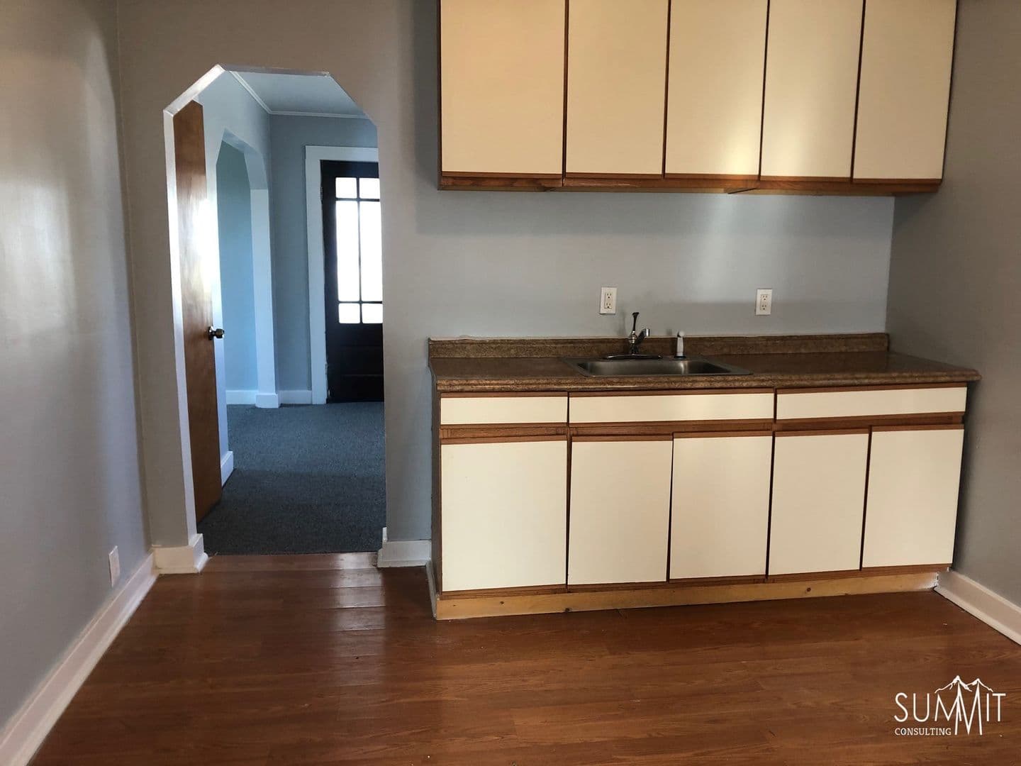 Centerline House: 6712 Braun *