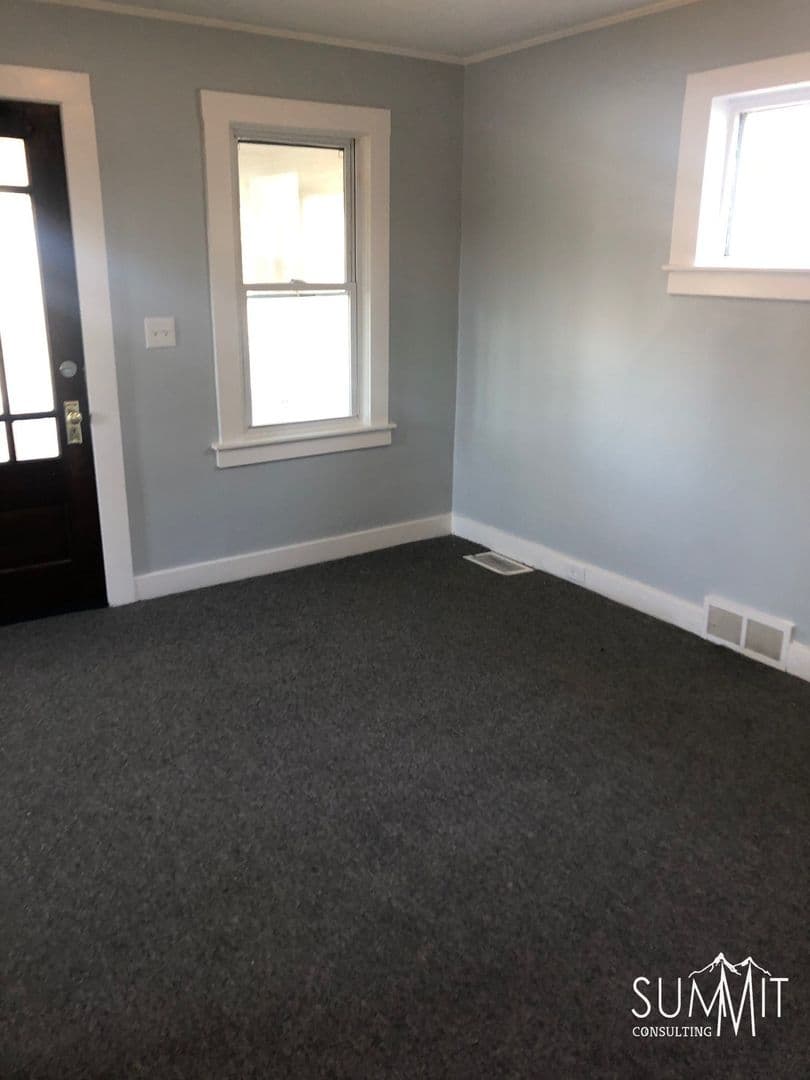 Centerline House: 6712 Braun *