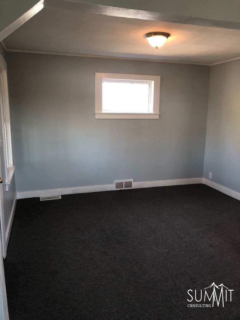 Centerline House: 6712 Braun *