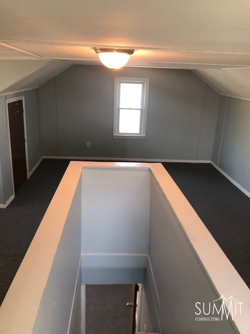 Centerline House: 6712 Braun *
